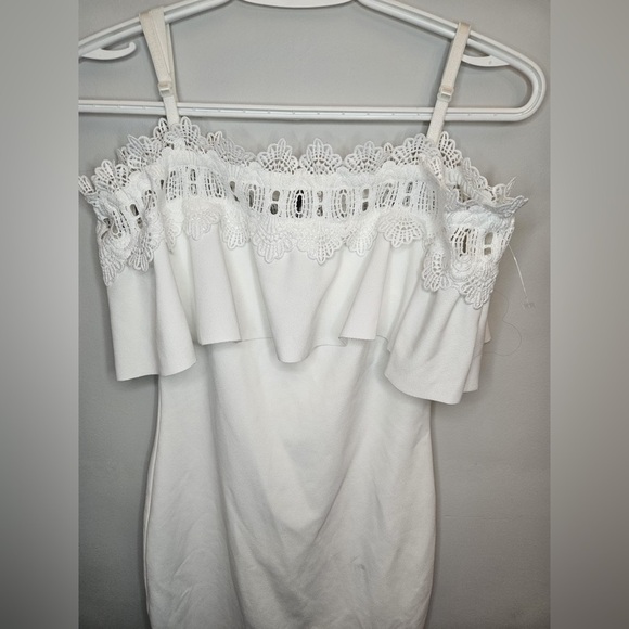 By&By Sexy Bodycon Dress
Off white
Size 1
Off Shoulder
Measurements in picture - Picture 2 of 8